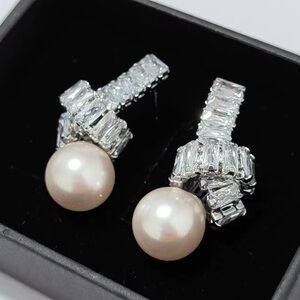 Elegant Pearl & Cubic Zirconia Drop Earrings - Silver with Cream Pearls